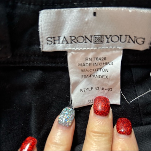 Sharon Young Black and White Floral Embroidered Capri Pants sz 6 - Picture 8 of 9